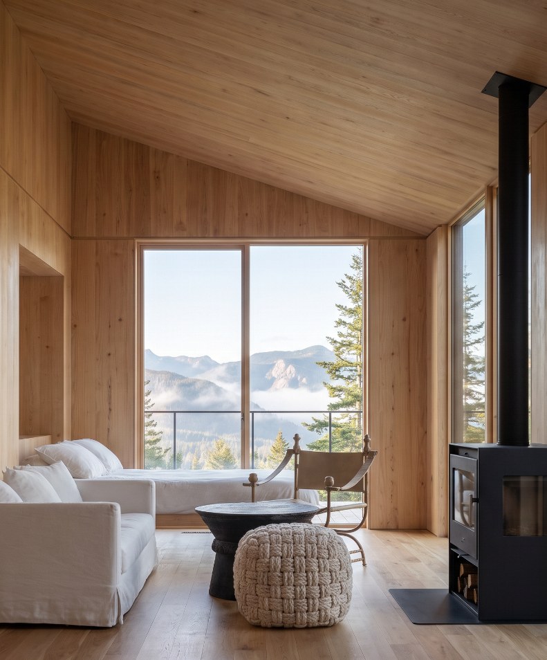 Warm wood Manor-X ARK interior